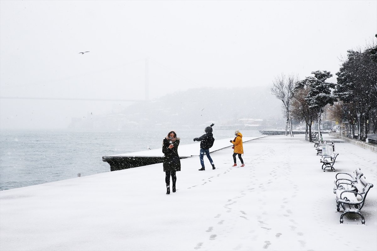 Где зимой сухо и тепло. Стамбул зима 2022. Турция зимой. Стамбул снегопад. Снег в Стамбуле.
