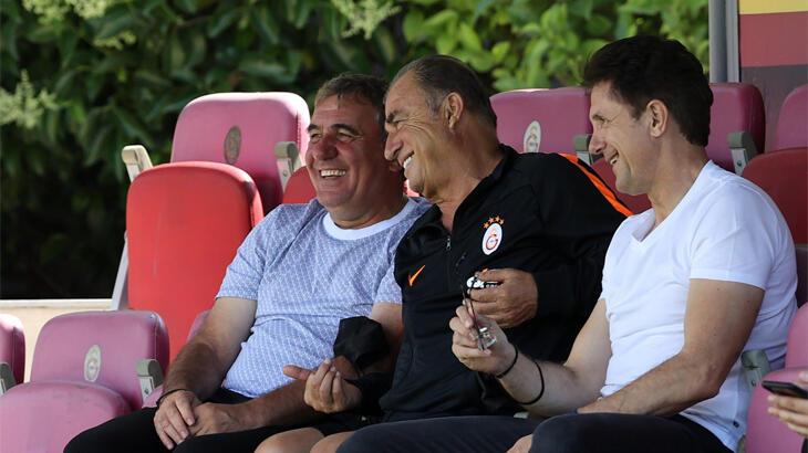 Hagi ve Popescu’dan Galatasaray idmanına ziyaret