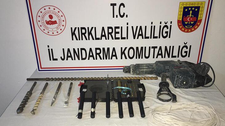 Kırklareli’nde jandarmadan kaçmaya çalışan araçta dinamit ele geçirildi