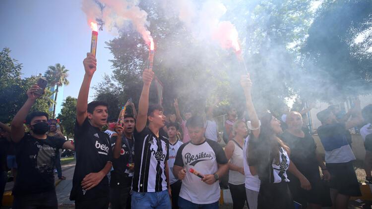 Beşiktaş kafilesine Adana’da coşkulu karşılama