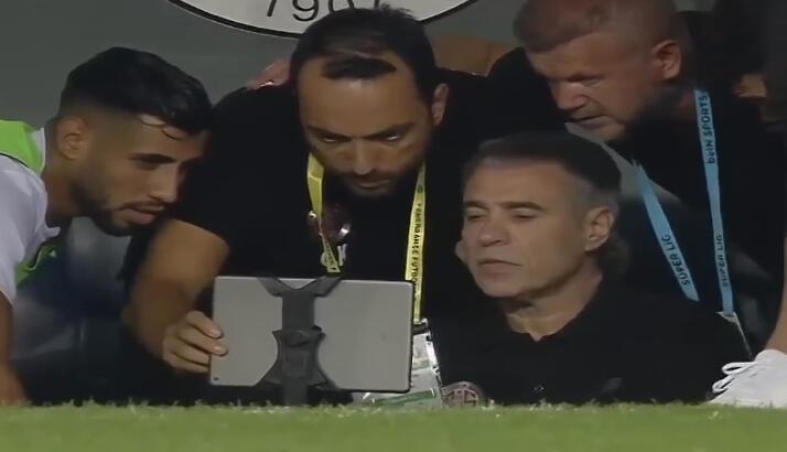 Fenerbahçe – Antalyaspor maçında Ersun Yanal’ın dikkat çeken görüntüsü