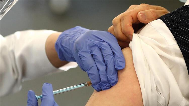 Pfizer, üçüncü doz aşının antikor seviyesini üç kattan fazla artırdığını duyurdu