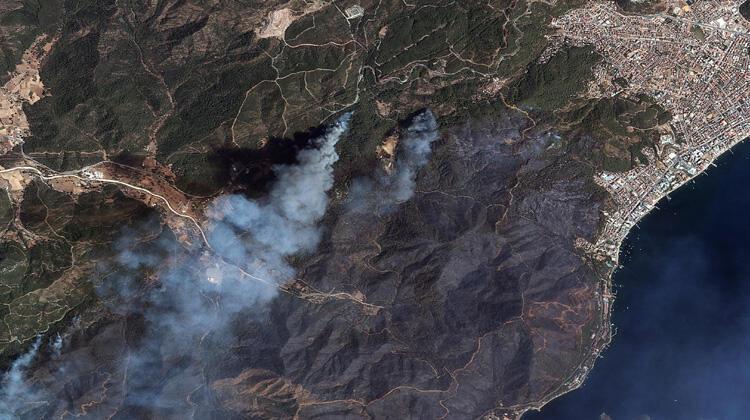 Son dakika… MSB paylaştı! Marmaris ve Manavgat’taki yangın uzaydan görüntülendi