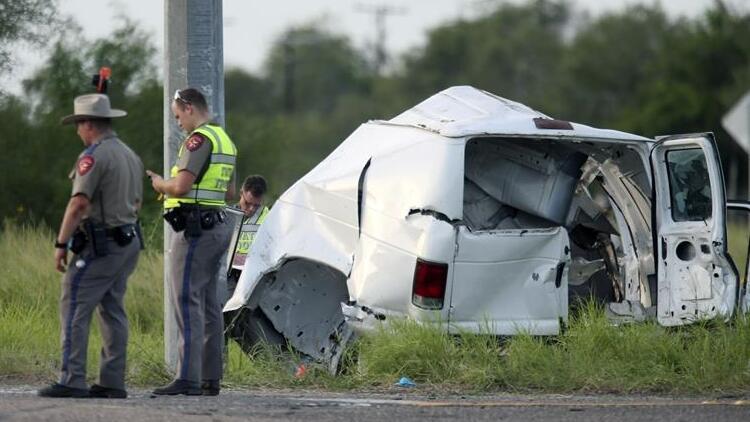 Teksas’ta göçmen minibüsü kaza yaptı: 10 ölü!