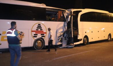 Antalya’da tur otobüsü yolcu otobüsüne çarptı: 2’si ağır 25 yaralı