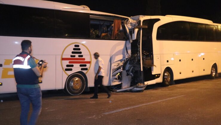 Antalya’da tur otobüsü yolcu otobüsüne çarptı: 2’si ağır 25 yaralı