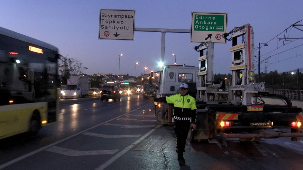 vatan_caddesi_cumhuriyet_bayrami_provalari_icin_trafige_kapatildi_21757