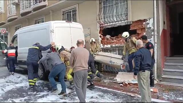 İstanbul Esenler’de Rögar Patlaması: Binanın Giriş Katı Zarar Gördü