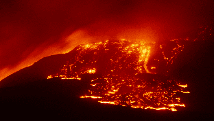 Etna Yanardağı Patladı: Sicilya’yı Şok Eden Patlama ve Lav Püskürtme