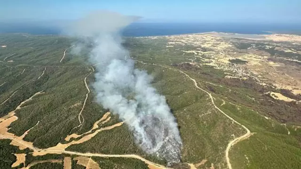 canakkalede_orman_yangini_57_alay_sehitligi_ile_conkbayiri_ziyarete_kapatildi_1723709082_8858