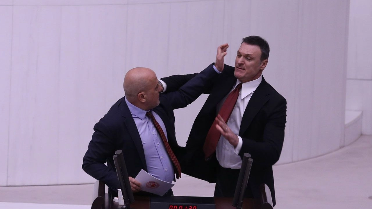 tbmm-genel-kurulunda-yumruklu-kavga