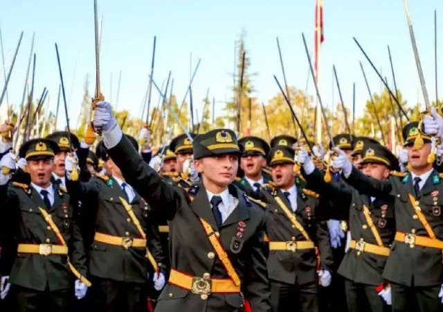 “Kara Harp Okulu ilk Teğmen Ebru Eroğlu’nun Başarıları ve İhraç İstemi”