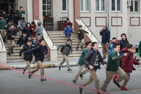 0 3 - İSTANBUL VALİLİĞİ'NDEN OKUL SAATLERİNE YILBAŞI DÜZENLEMESİ