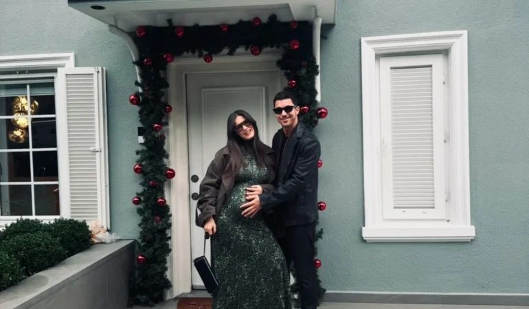 PINAR DENİZ VE KAAN YILDIRIM’DAN DOĞUM ÖNCESİ YENİ FOTOĞRAF: BEBEK HEYECANI DORUKTA