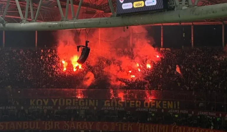 DERBİDE MEŞALE TARTIŞMASI!