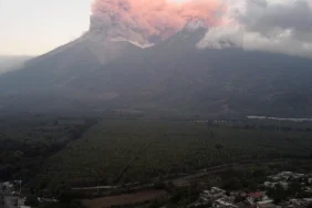 GUATEMALA'DAKİ FUEGO YANARDAĞI'NDA ŞİDDETLİ PATLAMA! 30 BİN KİŞİ TAHLİYE RİSKİYLE KARŞI KARŞIYA 1 guatemala