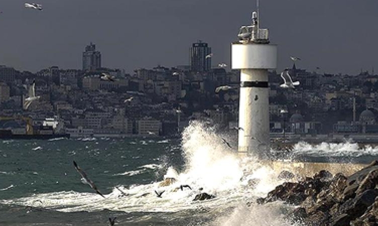İSTANBUL İÇİN FIRTINA UYARISI: RÜZGAR VE YAĞIŞ GELİYOR