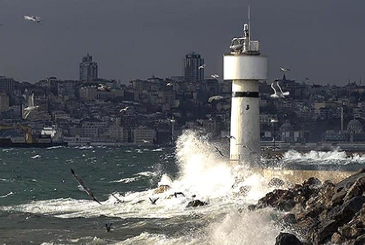 İSTANBUL İÇİN FIRTINA UYARISI: RÜZGAR VE YAĞIŞ GELİYOR 3 fırtına