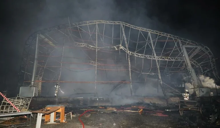 ŞAKİR PAŞA DİZİ SETİNDE YANGIN DEHŞETİ: 1 KİŞİ HAYATINI KAYBETTİ