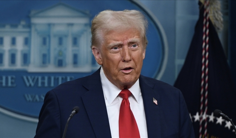 DONALD TRUMP: “HEM ÜLKEYİ HEM DE DÜNYAYI YÖNETİYORUM”