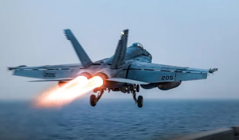 60 MİLYON DOLARLIK SAVAŞ UÇAĞI KIZILDENİZ’E DÜŞTÜ