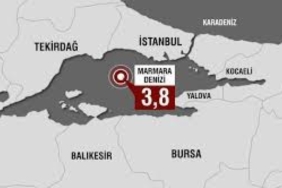 0x0-45lik-mine-tugayin-genclik-sirri-ne-haftada-2-kez-bu-3lu-karisimi-yuzune-suruyor-tek-bir-kirisigi-yok-1722173509026