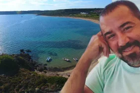 0x0-45lik-mine-tugayin-genclik-sirri-ne-haftada-2-kez-bu-3lu-karisimi-yuzune-suruyor-tek-bir-kirisigi-yok-1722173509026