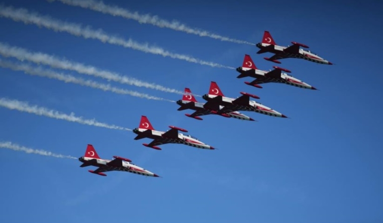 TÜRK YILDIZLARI SAMSUN SEMALARINDA AY-YILDIZ ÇİZDİ!