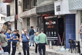 antalya-da-korku-evinde-yangin-mahsur-kalanlar-camlar-kirilarak-kurtarildi-4873