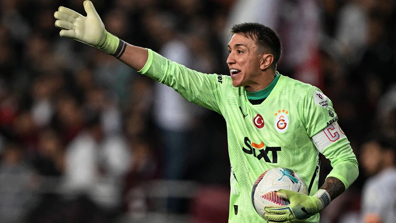 FERNANDO MUSLERA'DAN TARİHİ BAŞARI 3 fernando-muslera-galatasaray-tarihine-gecti-bulent-korkmazin-rekoruna-ortak-oldu-mx5v