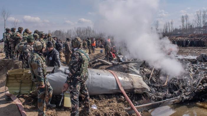 HİNDİSTAN VE PAKİSTAN ARASINDA SAVAŞ GERGİNLİĞİ