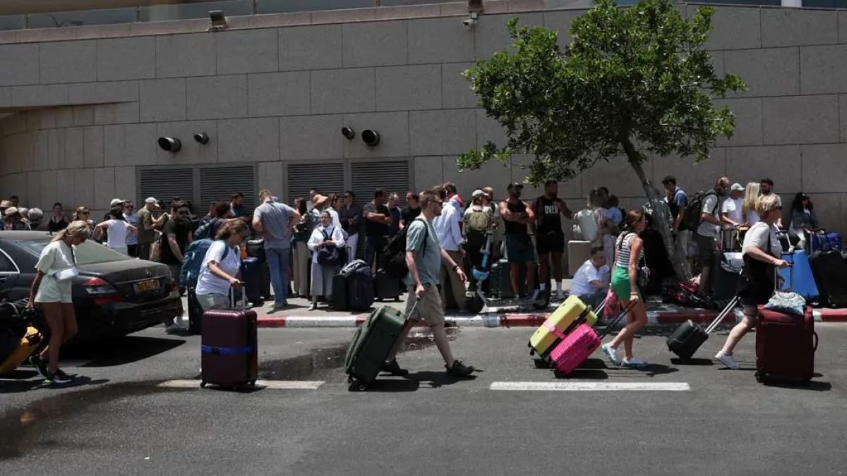 İSRAİL'DEN KAÇIŞ SÜRÜYOR: 5 BİN KİŞİ GÜNEY KIBRIS RUM KESİMİ'NE YERLEŞTİ 3 1