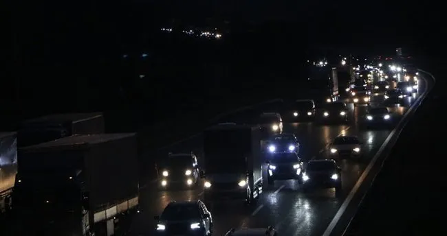 BAYRAM TRAFİĞİ SAKARYA’DA KİLİTLENDİ