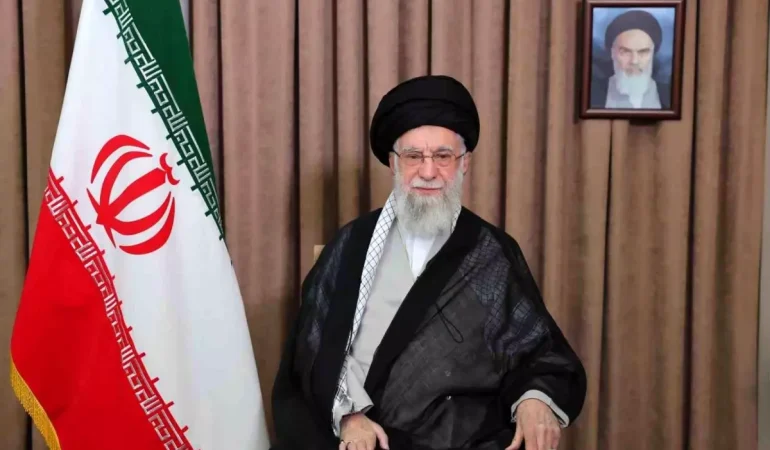 İSRAİL BASININDAN ÇARPICI İDDİA: HAMANEY’İN BULUNDUĞU BÖLGE VURULDU