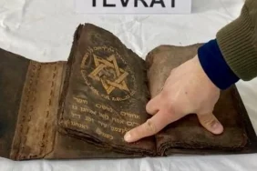 kirsehir-de-700-yillik-oldugu-degerlendirilen-tevrat-bulundu-1749032076-840_large