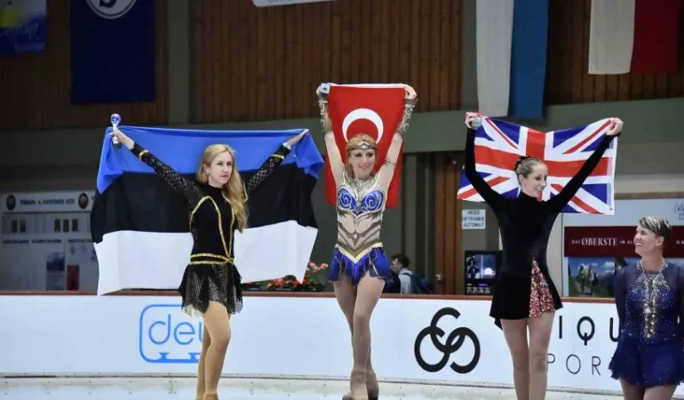 NAZ ARICI ARTİSTİK BUZ PATENİNDE DÜNYA ŞAMPİYONU OLDU