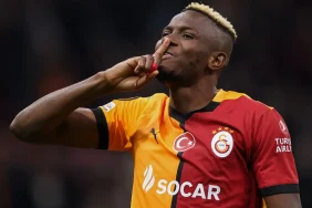 281124 Victor Osimhen of Galatasaray celebrates victory 1920.jpg