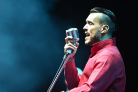 cem-adrian-canakkale-de-sahne-aldi-1572