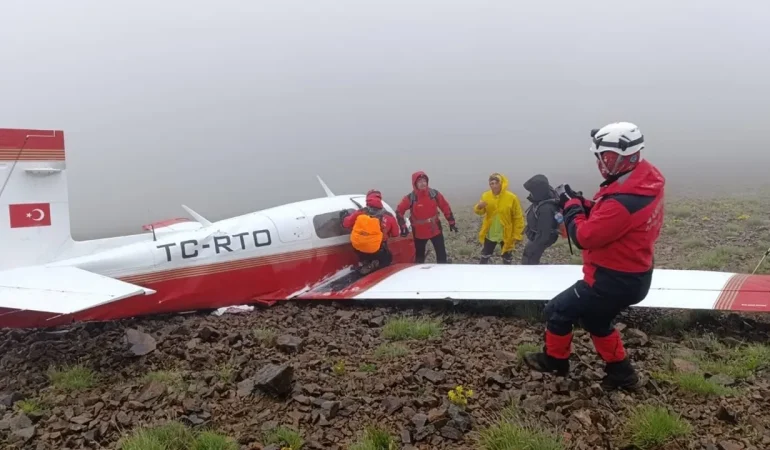Rize’ye İniş Yapmak Üzereyken Düşen Uçağın Enkazına Ulaşıldı