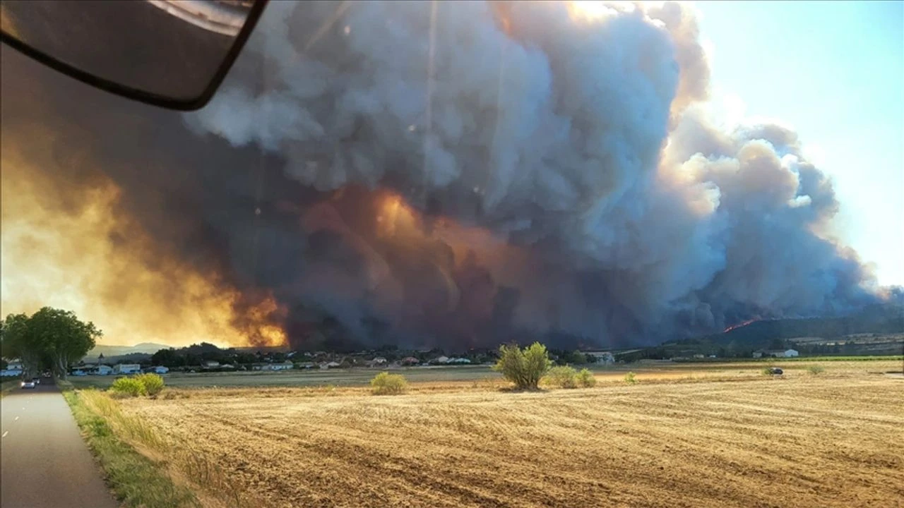 Aude’de Orman Yangını: 16 Bin Hektar Kül Oldu, 13 Yaralı 5 fransa-1