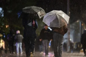İstanbul'da Gök Gürültülü Gece: Şimşekler Şehri Aydınlattı 3 meteoroloji-den-saganak-uyarisi