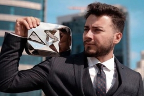 080016721-enes-batur-tarikat-iddiasi-4