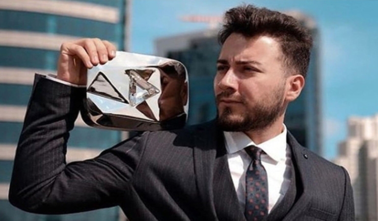 ENES BATUR HAKKINDA TARİKAT İDDİASI ORTALIĞI KARIŞTIRDI! YAKIN ARKADAŞI İSYAN ETTİ: “ULAŞAMIYORUM”