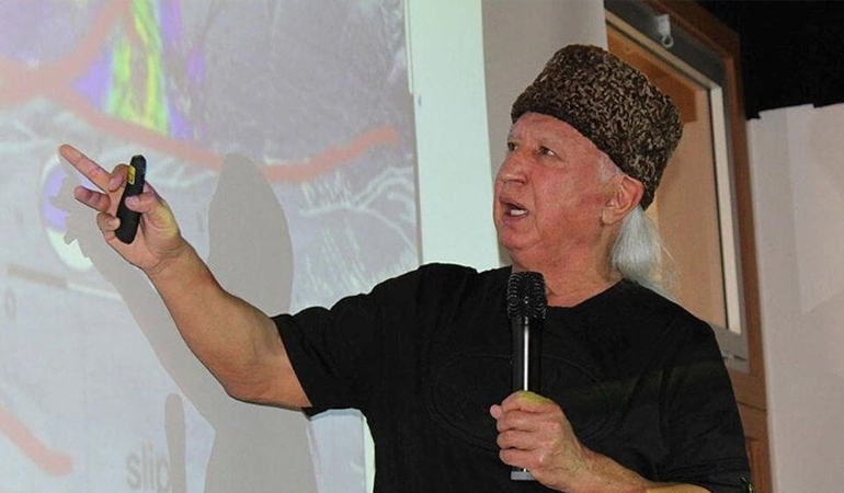 Şener Üşümezsoy Canlı Yayında Sinirlendi: “Beni Çıldırıyorsunuz”