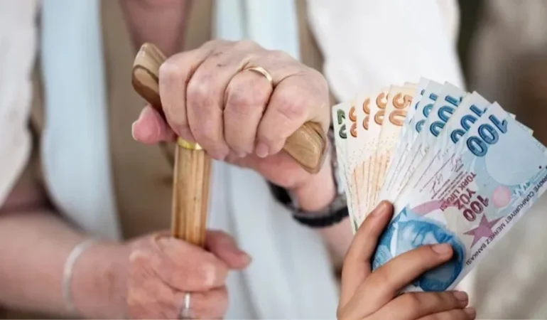 EMEKLİ MAAŞLARINDAN YÜZDE 25’E KADAR KESİNTİ YASALAŞIYOR
