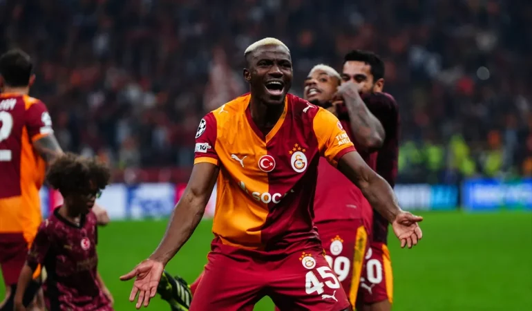 Osimhen Galatasaray Taraftarını Coşturdu