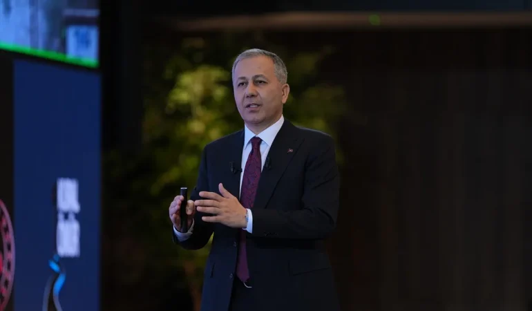 KIRMIZI IŞIKTA 6 KEZ İHLAL ETTİYSEN EHİLİYETİNİZ GİDEBİLİR: ALİ YERLİKAYA’DAN SERT UYARI