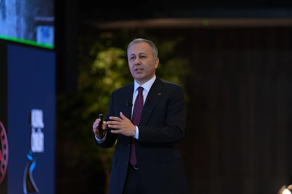 KIRMIZI IŞIKTA 6 KEZ İHLAL ETTİYSEN EHİLİYETİNİZ GİDEBİLİR: ALİ YERLİKAYA’DAN SERT UYARI 2 68e4cf2d84f9d437__w1200xh800