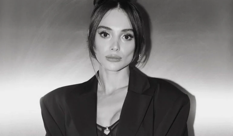 Rabia Soytürk’ten Cesur Pozlar: Sosyal Medya Yıkıldı!