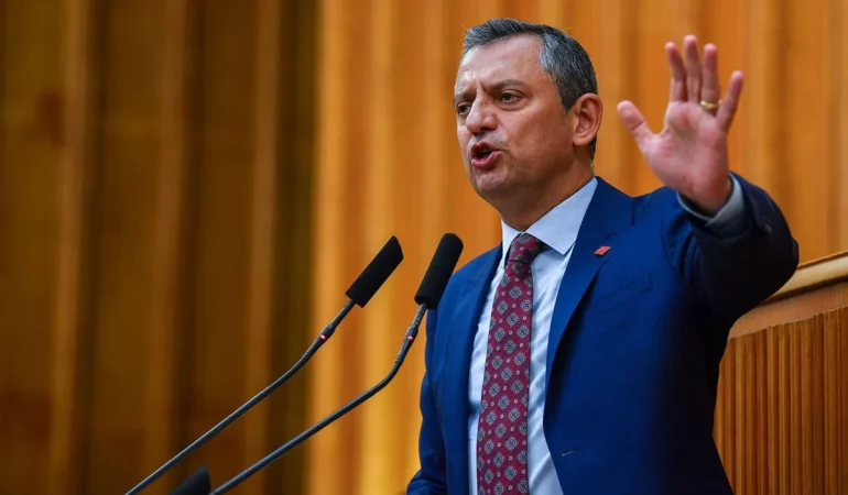 ÖZGÜR ÖZEL’DEN BAHÇELİ’YE KRİTİK ÇIKIŞ: “KKTC YAVRU VATAN DEĞİL, BAĞIMSIZ BİR DEVLETTİR”